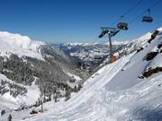 Nova Bahn - 6-persoons hogesnelheidsstoeltjeslift (koppelbaar) met kap en stoelverwarming