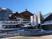 De Grossarler Hof bij het dalstation van de Panoramabahn Großarltal