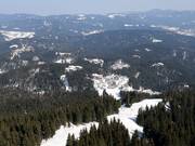 Uitzicht vanaf de televisietoren richting Ski center 3 Studenet