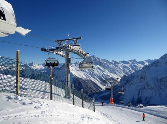 Kristallbahn - 6-persoons hogesnelheidsstoeltjeslift (koppelbaar) met kap en stoelverwarming