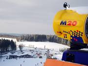 Dankzij sneeuwkanonnen ligt er op de Sahnehang altijd betrouwbaar sneeuw.