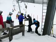 Hulp bij het instappen in de sleeplift