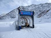 Gletscherband (Förderband Rettenbachgletscher) - Overdekt(e) transportband/Moving Carpet