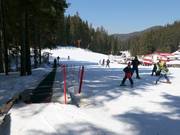 Korte transportband in het ski center Malina