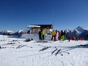 Sneeuwbar naast het bergstation Schwemmalm