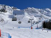 Karjoch - 4-persoons hogesnelheidsstoeltjeslift (koppelbaar) met kap en stoelverwarming