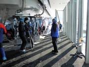 Het personeel is aanwezig bij de SkiWeltbahn.