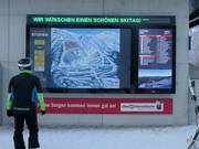 Pistekaart met informatie bij het dalstation