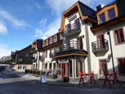 Het Hovde Hotel ligt direct bij het dalstation.