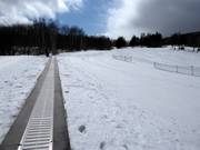 Transportband bij het dalstation van de gondelbaan