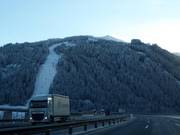 Uitzicht op het skigebied Bergeralm vanaf de Brennerautobaan