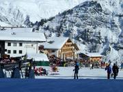 Uitzicht op de restaurants in Oberlech