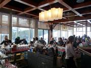 Bar in de Caribou Grill bij het dalstation