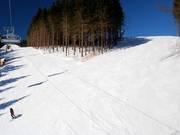 De achtpersoonslift bij de Sürenberg ontsluit twee pistes.