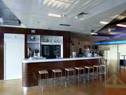 De bar op de bovenverdieping bij de skihal in Terneuzen