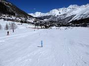 Slalomparcours op de gemakkelijke piste Kalbermatten