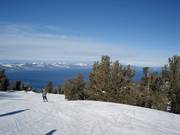 Piste met uitzicht op het Lake Tahoe