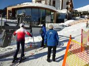 Hulp bij het instappen bij de sleeplift