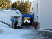 Dalstation: kassa, wc, skiverhuur en skischool