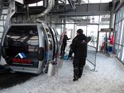 Attent personeel bij de gondelbaan