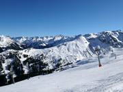 Uitzicht vanaf Valisera tot aan Versettla in het skigebiedsdeel Nova