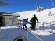 Bij de sleeplift wordt de beugel altijd aangereikt.