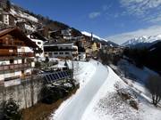 Vanaf het dorp Kappl vertrekt een piste naar het dalstation.