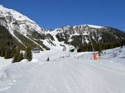 Brede, lichte piste aan de onderste Thaneller