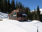 Warme hut in het skigebied