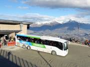 Skibus van Queenstown naar het skigebied Coronet Peak