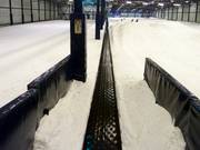 Lange transportband bij de hoofdafdaling