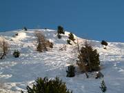 Diep-sneeuwhellingen bij de skilift Aela