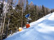 Krachtige sneeuwkanon bij de dalafdaling