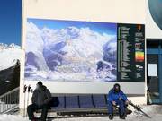 Pistekaart met actuele bedrijfsinformatie bij het middenstation