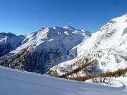 Uitzicht vanaf de piste Sole op de piste Cristiania