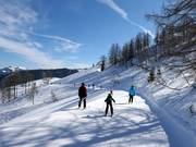Gemakkelijke familieafdaling tot in het dal