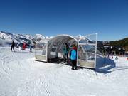 Bij de transportbanden is het vriendelijke personeel altijd aanwezig.