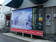 Pistekaart met actuele bedrijfsinformatie bij het dalstation