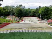 Overzicht van de beginnerspiste met oefenlift