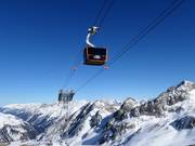Met de nieuwe 3S Eisgratbahn gaat het naar boven naar de Eisgrat (2.900 m)