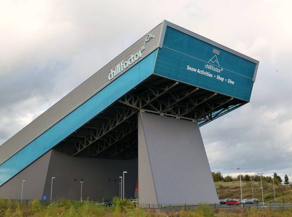 De skihal van buiten