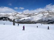 Gemakkelijke piste bij de stoeltjeslift Moonbeam Express