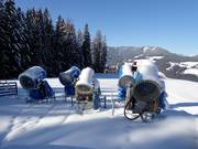 Sneeuwkanonnen wachten op hun inzet