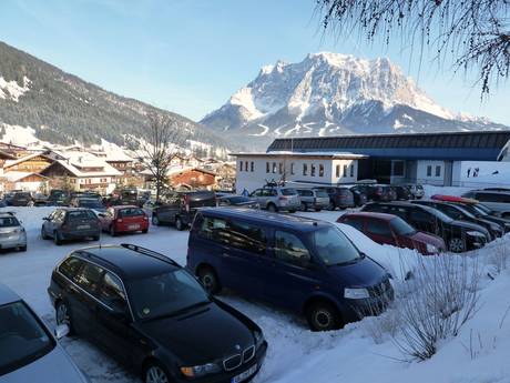 Zwischentoren: bereikbaarheid van en parkeermogelijkheden bij de skigebieden – Bereikbaarheid, parkeren Lermoos – Grubigstein
