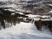 Mogulafdaling naar het dal