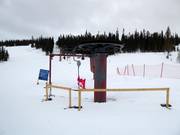 Skilift met piste in het skigebied Kirikeskus