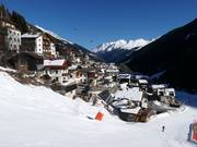 De plaats Kappl aan de dalafdaling