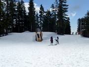 Overdekte transportband in de Goldie Meadows Learning Area