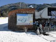 Informatiebord bij het dalstation