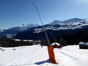Sneeuwkanonnen bij de dalafdaling naar Waltensburg